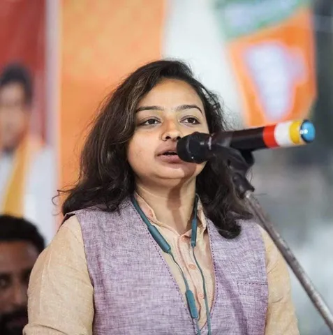 মমতা বন্দ্যোপাধ্যায়ের সভ্যলোকে অ্যালাৰ্জি আছে!