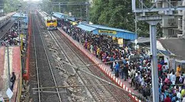 আবারও শিয়ালদহ শাখায় বাতিল ট্রেন!