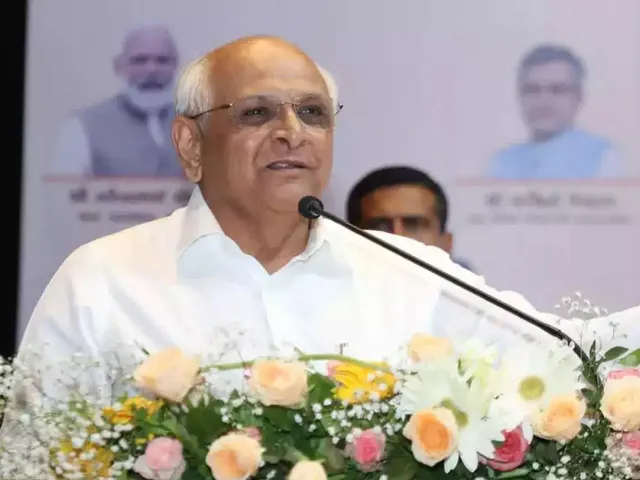 gujratcm.jpg