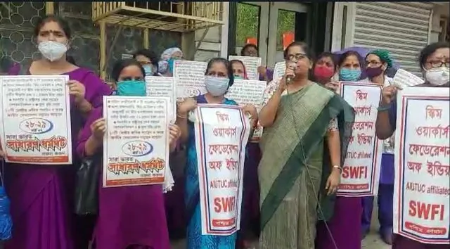 স্কিম ওয়ার্কার্স ফেডারেশন অফ ইন্ডিয়ার কর্মী সমর্থকদের ধর্মঘটের সমর্থনে পথসভা দুর্গাপুরে
