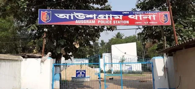 আউশগ্রাম টোলে দুষ্কৃতী হামলা!