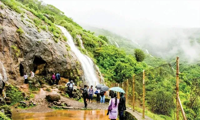 পর্যটকদের জন্য খুলে গেল লোনাভলা, উপচে পড়ল ভিড়