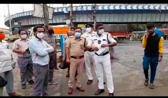 বিটি রোডে বিজেপি কর্মীদের বাধা পুলিশের