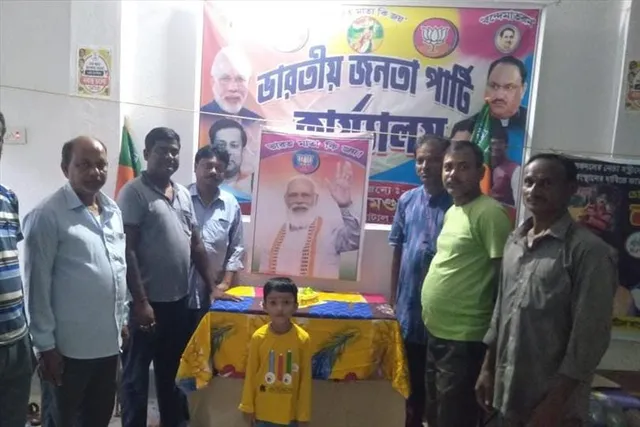 সবংয়ে কেক কেটে, ডেবরায় লাড্ডু বিতরণ করে প্রধানমন্ত্রীর জন্মদিন পালন