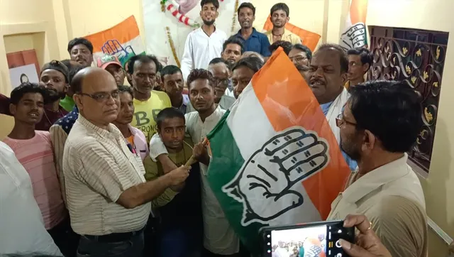 নিয়ামতপুর কংগ্রেস কার্যালয়ে যোগদান কর্মসূচির আয়োজন করা হয়