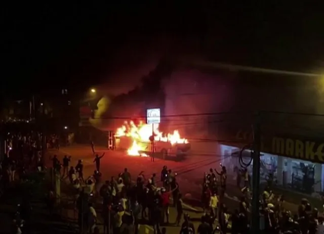 প্রেসিডেন্টের পদত্যাগের দাবিতে উত্তাল কলম্বো