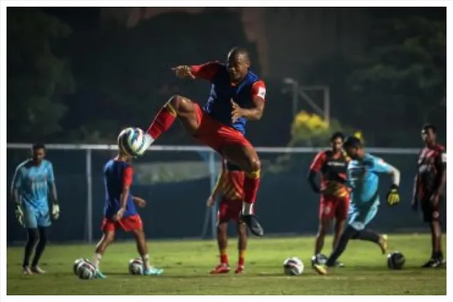 হেমন্তের সন্ধ্যায় ইস্টবেঙ্গলের অনুশীলন