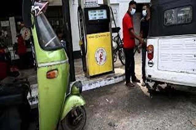 শ্রীলঙ্কায় কমছে পেট্রোলের মজুদ