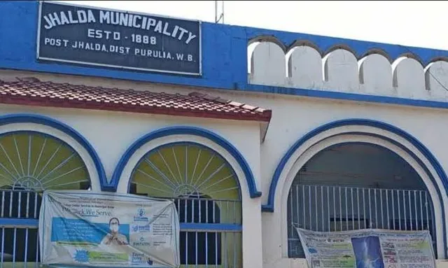 হাতছাড়া হওয়ার পরেও ঝালদা পুরসভায় তৃণমূল প্রশাসক, আদালতে যাওয়ার ভাবনায় কংগ্রেস