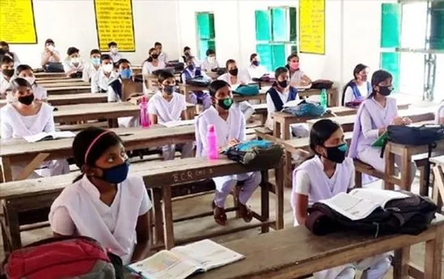 রাজ্যে স্কুল খোলা নিয়ে কী মত ছাত্রদের?
