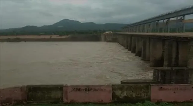 গালুডি ব্যারেজ থেকে ছাড়া জলে পঃ মেদিনীপুর ও ঝাড়গ্রামে প্লাবনের আশঙ্কা