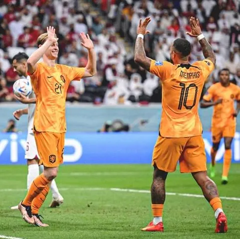 ২-০ এগিয়ে নেদারল্যান্ডস