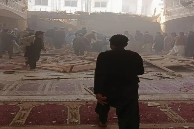 পেশোয়ারের মসজিদে বিস্ফোরণ, মৃত ১৫