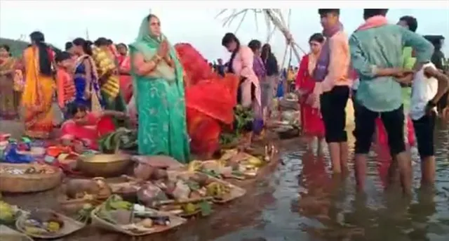 আসানসোল শিল্পাঞ্চলের বিভিন্ন নদীঘাটের ছটপুজোর চিত্র!