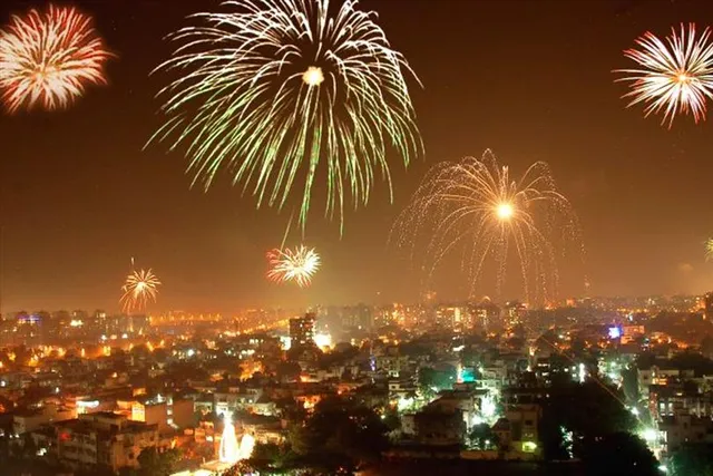 ৫ বছরে রেকর্ড সংখ্যক লোক বাজি ফাটাবে, বলছে সমীক্ষা