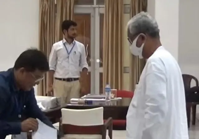 ভোট দান করেই রাজ্য সরকারকে কটাক্ষ করলেন মানিক সরকার