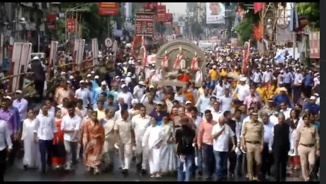 জোড়াসাঁকো থেকে শুরু হল মিছিল