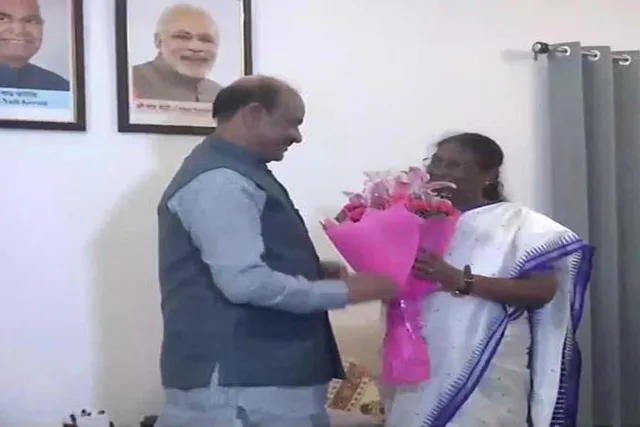 দ্রৌপদি মুর্মুকে শুভেচ্ছা জানালেন ওম বিড়লা