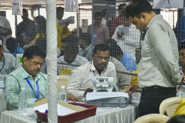 গণনার শুরুতেই বিক্ষিপ্ত অশান্তি