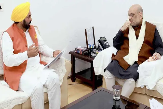 কেন্দ্রীয় স্বরাষ্ট্রমন্ত্রীর সঙ্গে দেখা করলেন মুখ্যমন্ত্রী