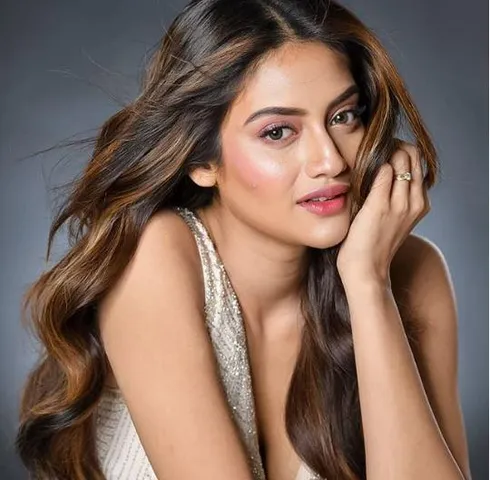 নুসরাত জাহানকে শুভেচ্ছা জানালেন অভিনেত্রী ঋতুপর্ণা সেনগুপ্ত