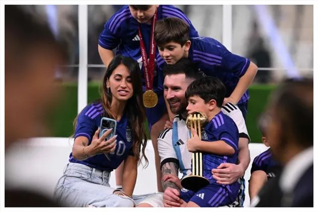 স্ত্রী-তিন ছেলের সঙ্গে আনন্দে গা ভাসালেন মেসি