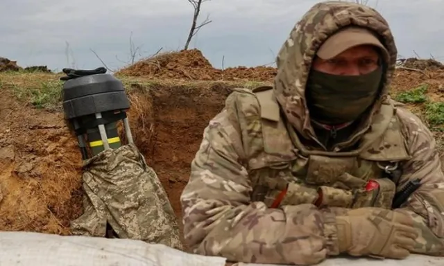 ইউক্রেনকে আরও ৮০ কোটি ডলারের অস্ত্র পাঠাতে চায় যুক্তরাষ্ট্র