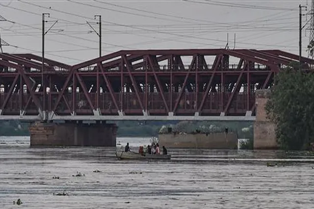 বিপদসীমার ওপরে বইছে যমুনা নদী, সতর্কতা জারি