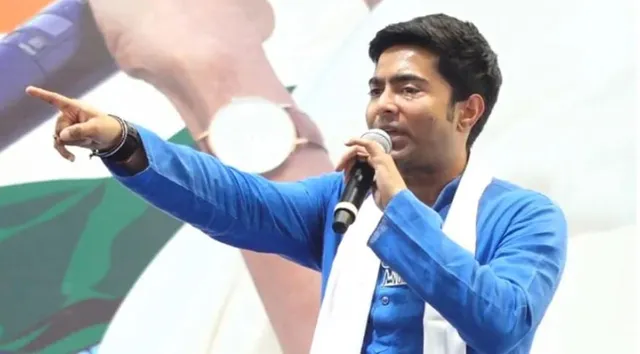 ত্রিপুরা থেকে দিল্লি উড়ে গেলেন অভিষেক