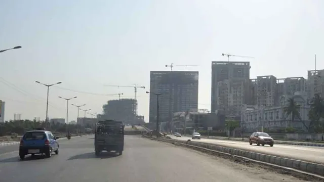 ই এম বাইপাসে বন্ধ গাড়ি চলাচল,  সময় নিয়ে বেরোন