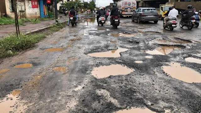 বেহাল রাস্তার হদিশ দিয়ে অ্যাডভাইজরি জারি করলো ট্রাফিক পুলিশ