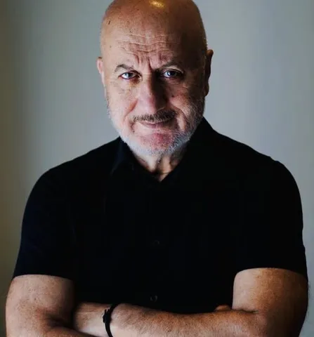 প্রকাশ্যে এলো অনুপম খের ও কিরণ খেরের গোপন ছবি