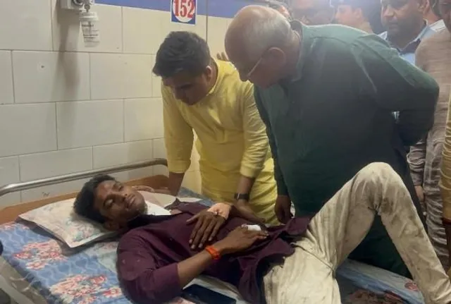 Morbi bridge collapse: আহতদের সঙ্গে দেখা করলেন গুজরাটের মুখ্যমন্ত্রী