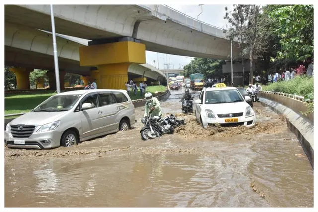 জলমগ্ন বেঙ্গালুরুর রাস্তা
