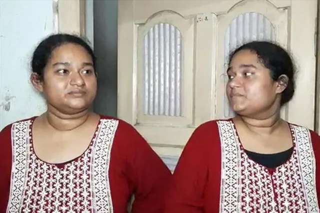 ডাক্তারি পড়া না শেষ করেই ফিরতে হল ঝুমকি রুমকির