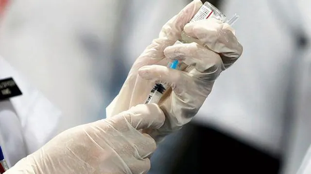 সহকর্মীর সঙ্গে গল্প করতে গিয়েই ঘটল বিপত্তি