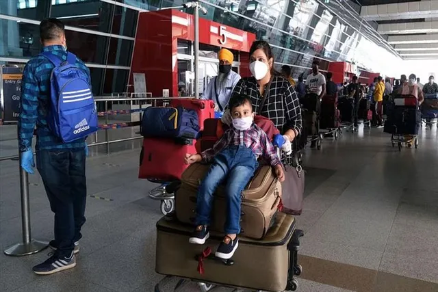 কোভিড নিয়ে সচেতনতার 'পাঠ' দিতে বিমানবন্দরে মোতায়েন করা হবে শিক্ষকদের