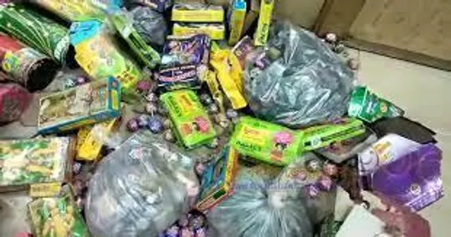 বিপুল পরিমাণ নিষিদ্ধ শব্দবাজি বাজেয়াপ্ত করল পুলিশ