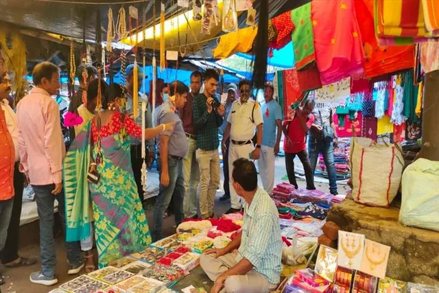 বারাবনির দোমহানি হাট পরিদর্শন করলেন ব্লক প্রশাসন