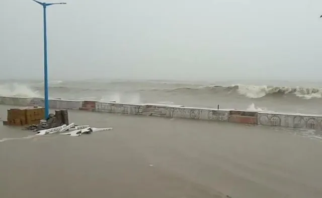 কোটালের জেরে দিঘায় প্রবল জলোচ্ছ্বাস, উত্তাল সমুদ্র