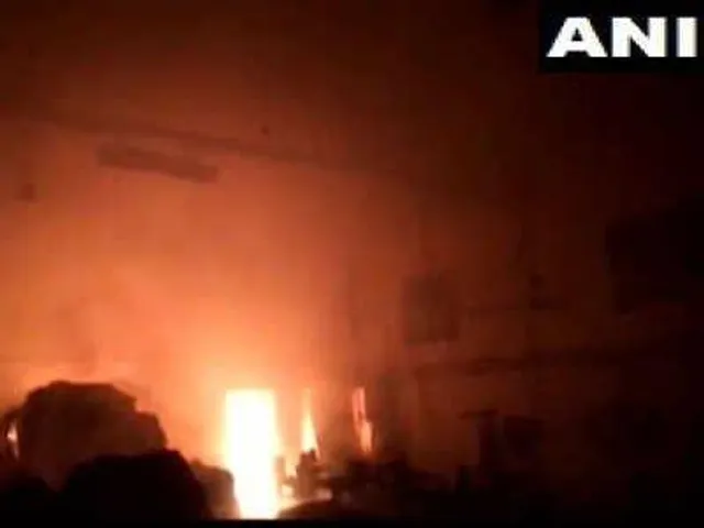 কেষ্টপুরে বিধ্বংসী আগুন, ভস্মীভূত একাধিক দোকান