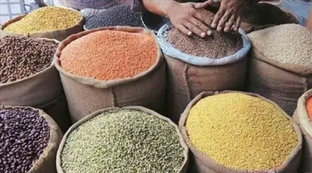 চড়া মূল্যবৃদ্ধিতে কমেছে ভোগ্যপণ্যের বিক্রি