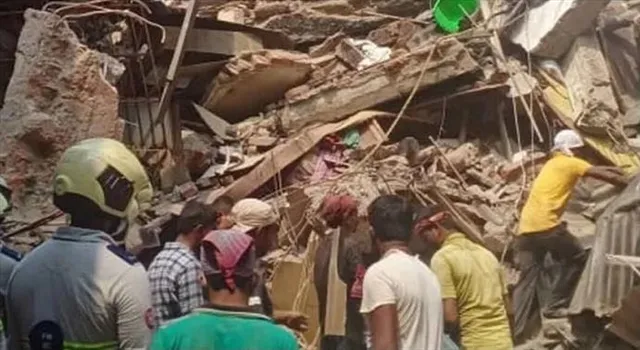 পুজোর মুখে আবারও ভেঙে পড়ল পুরনো বাড়ি, মৃত ২