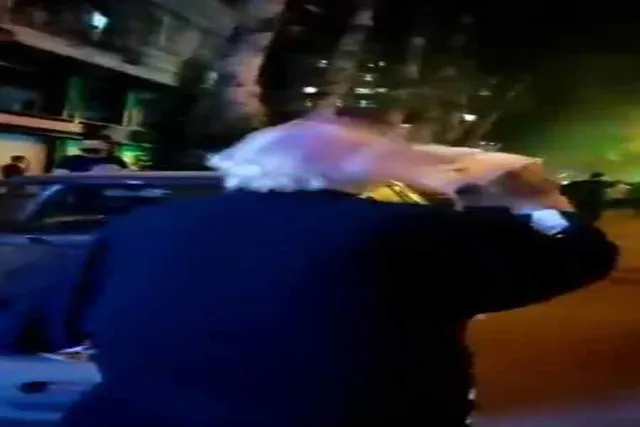 ইরান বিক্ষোভ, রাস্তায় নেমে বিক্ষোভ বৃদ্ধ নারীর- দেখুন ভিডিও