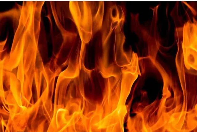 পোস্তায় প্লাস্টিকের গুদামে ভয়াবহ অগ্নিকাণ্ড