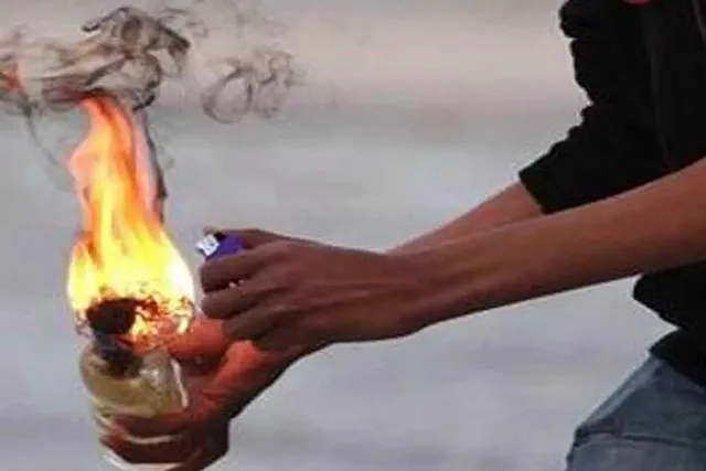 সস্ত্রীক পুরোহিতকে লক্ষ্য করে ছোঁড়া হল পেট্রোল বোমা