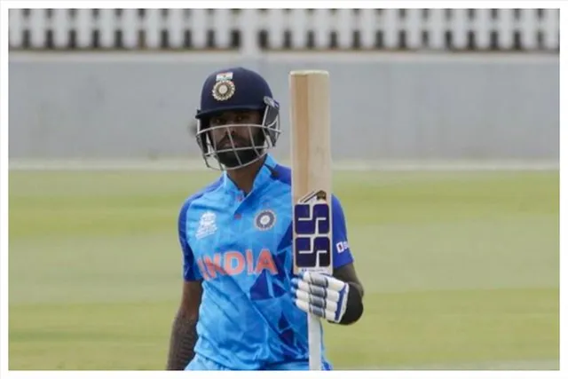 ৩৫ বলে ৫২ রানের ইনিংস খেললেন সূর্যকুমার