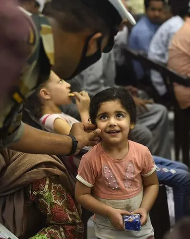 'ধন্যবাদ বন্ধু', ধ্বংসের মাঝেও দেখুন 'মিষ্টি' ছবি