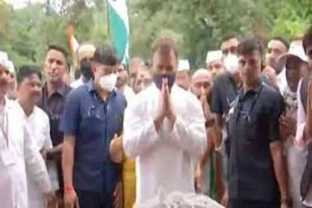 সাদা-কালো থেকে রঙিন ভারতের ঐতিহ্যকে তুলে ধরে স্বাধীনতার শুভেচ্ছা জানালেন রাহুল গান্ধী