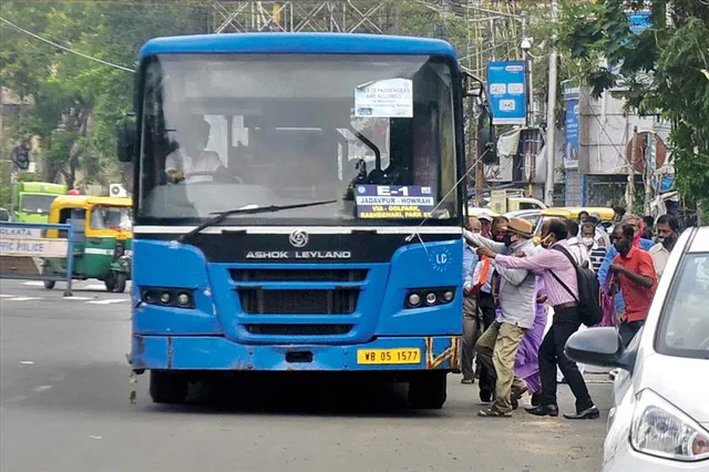 পুজোয় রাতের বাস নিয়ে সংশয়